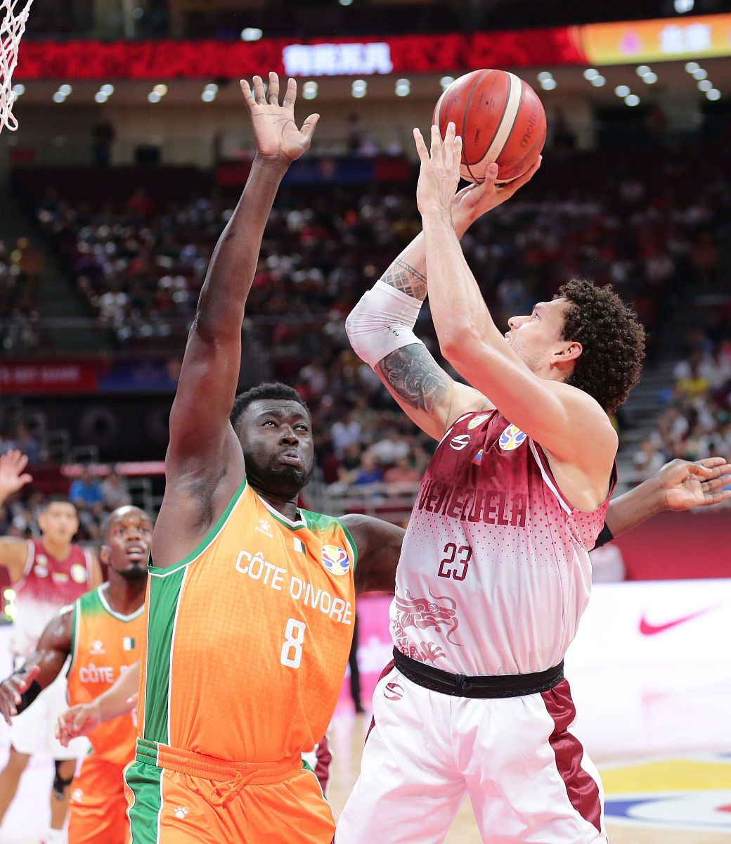 包含转折点多伦多猛龙绝杀压哨休斯敦火箭强势反弹备战CBA常规赛，纽约尼克斯集结日更衣室发声直接炸裂的词条